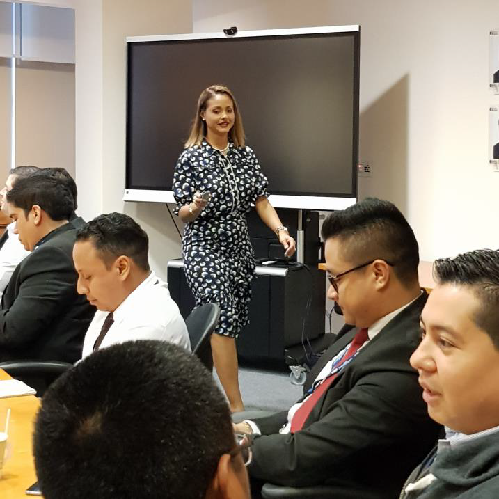servicio15 Creación del Código de Vestuario para la Empresa